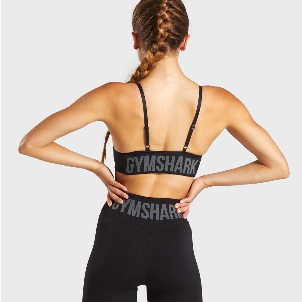 FLEX CYCLING SHORTS & FLEX STRAPPY SPORTS BRA